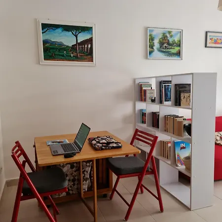 Cozy Flat In روما